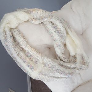 Adorable Knitted Infinity Scarf ❤